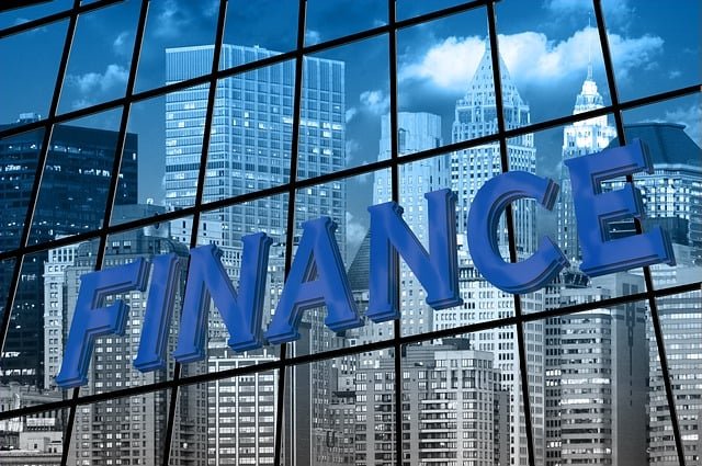 Les impacts des réglementations bancaires : enjeux, défis et opportunités pour les acteurs financiers