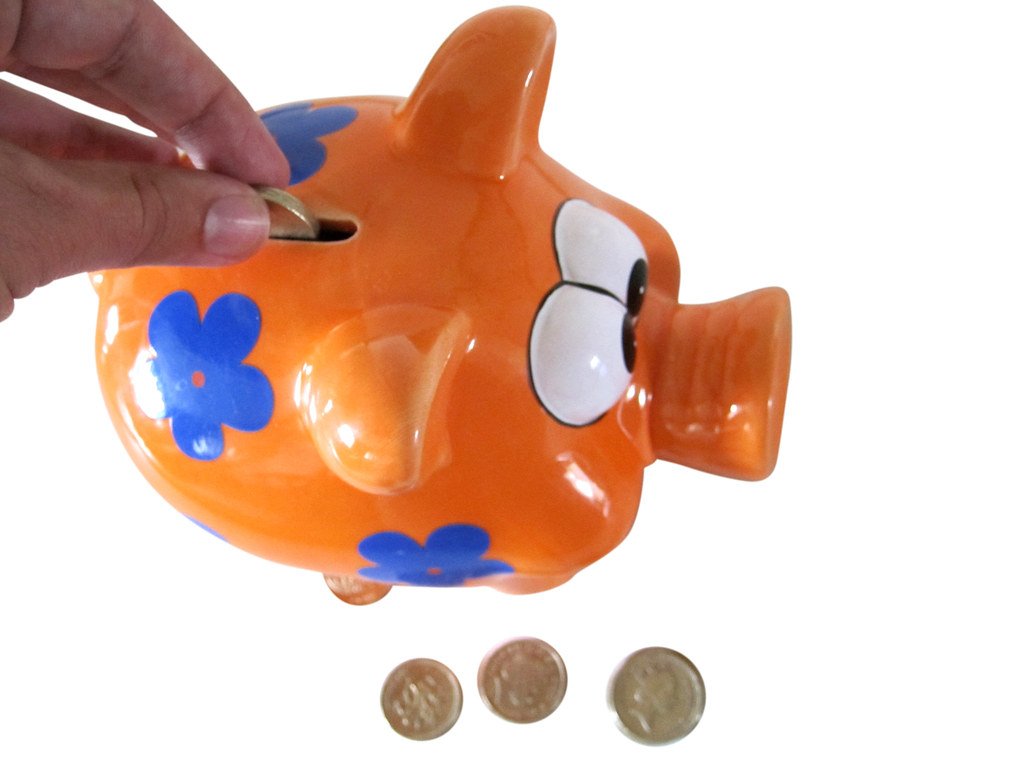 Tirelire en forme de cochon illustrant l'épargne constituée pour un enfant sur un contrat d'assurance vie